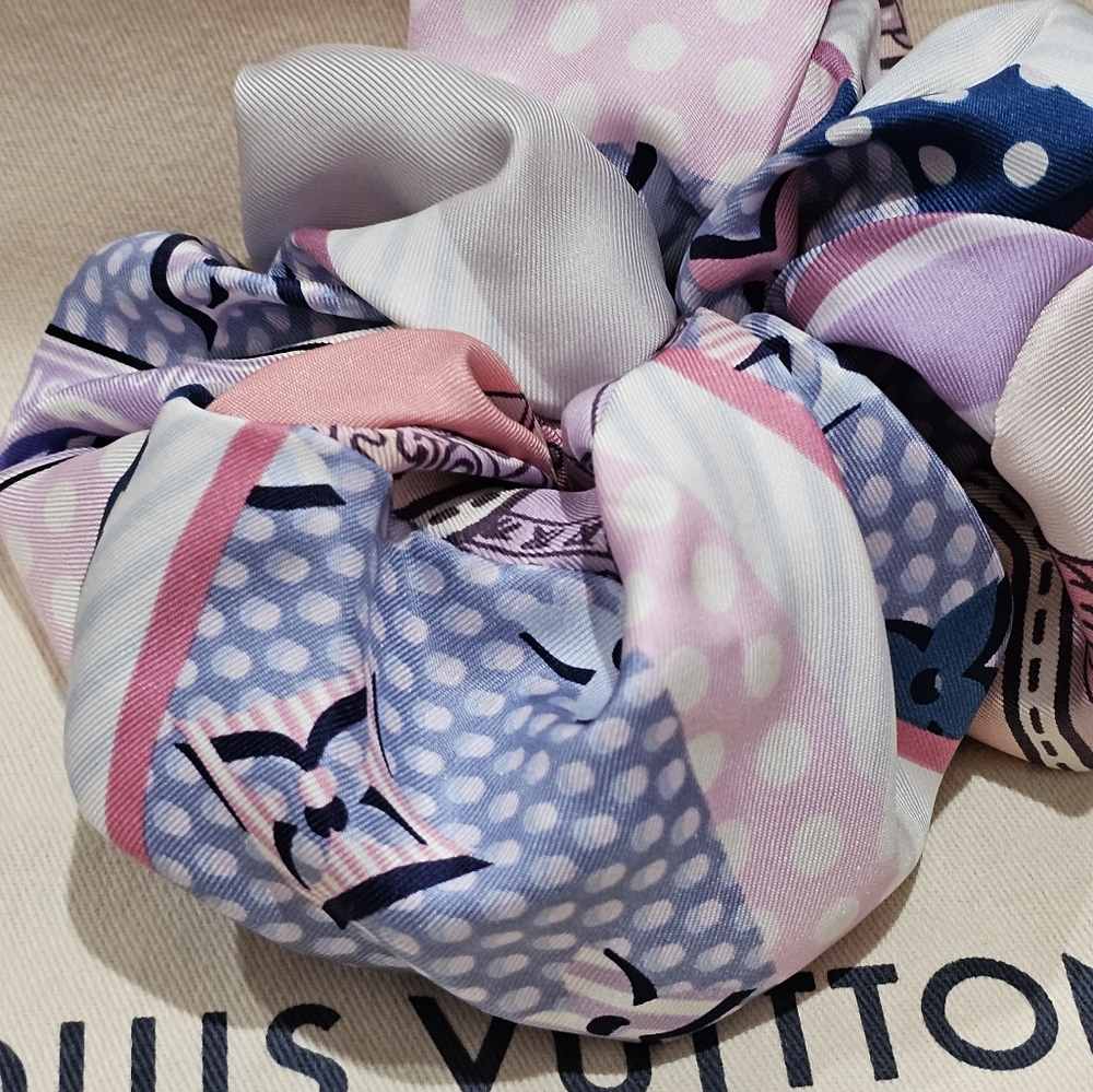 LOUIS VUITTON SCRUNCHIE HAIR ACCESSORY HAIR RIBBON CREME PINK MONOGRAM LARGE SIZ - Picture 10 of 17